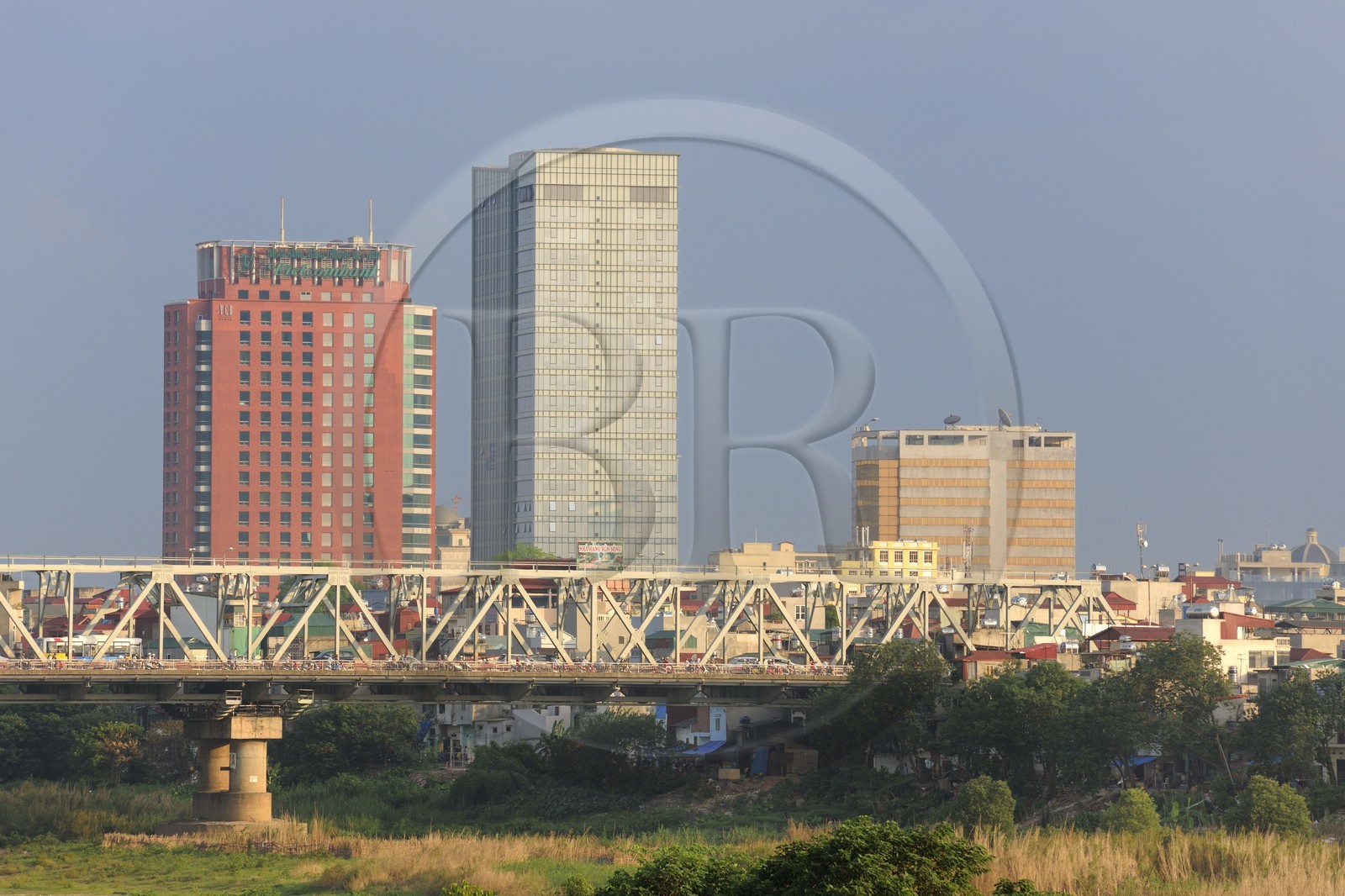 Vietnam, Hanoï, le pont routier Chuong Duong sur le Fleuve Rouge