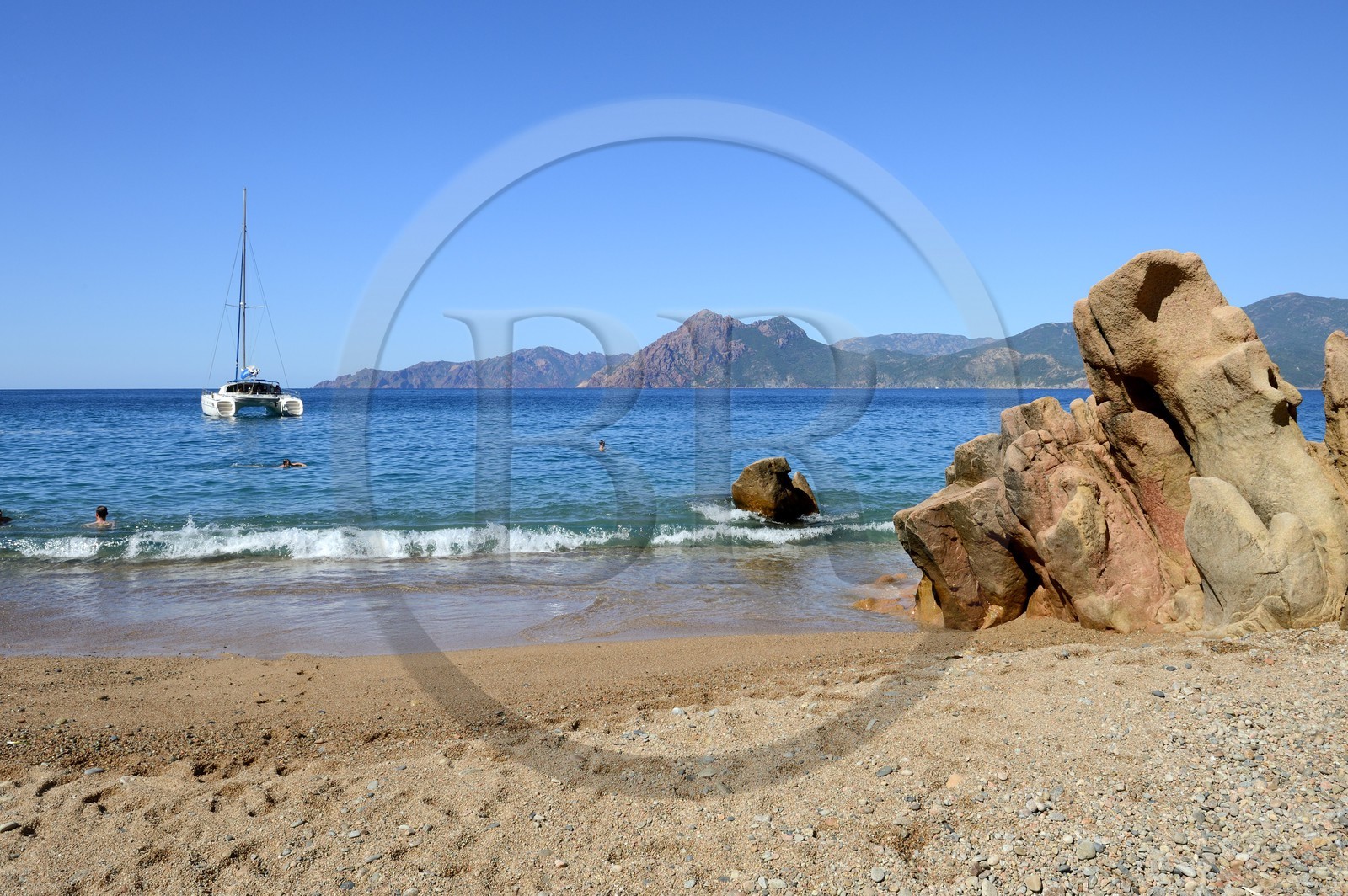 France, Corse-du-Sud (2A), Golfe de Porto, classé Patrimoine Mondial de l'UNESCO, Piana, anse et plage de Ficajola