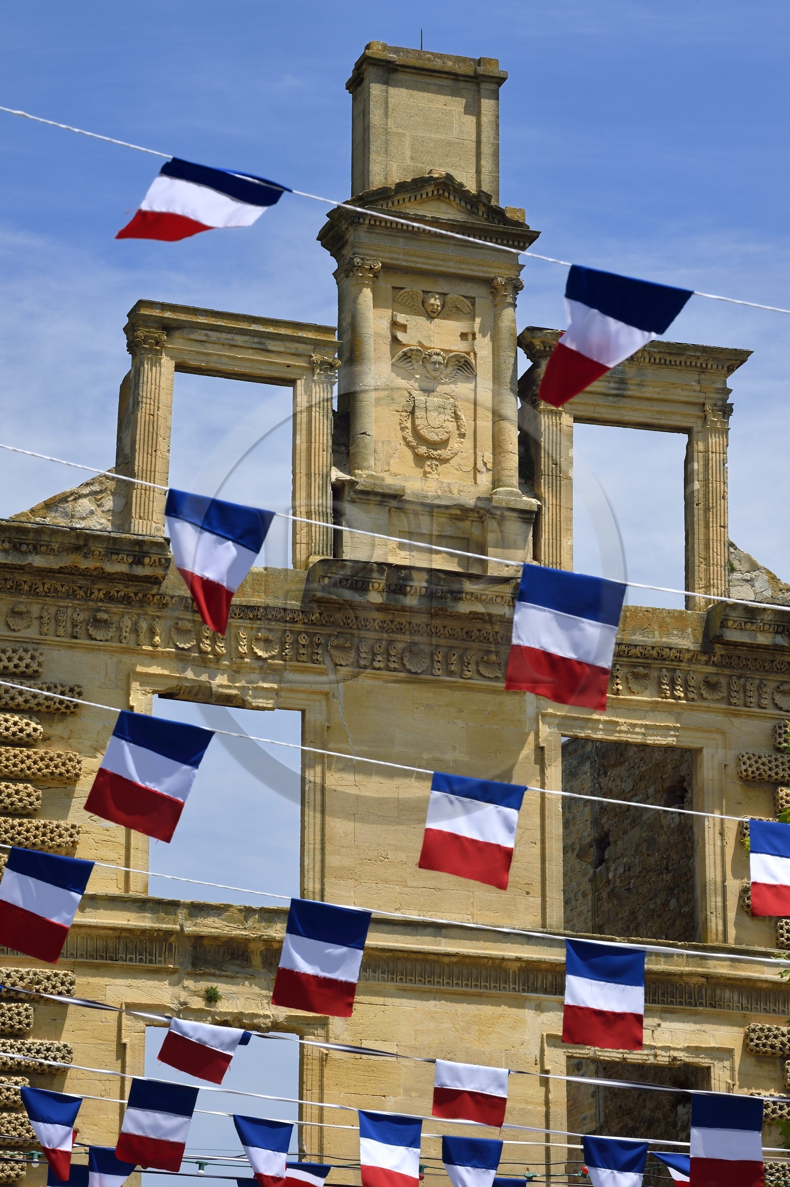 France, Vaucluse, Parc Naturel Regional du Luberon (Natural Regional Park of Luberon), La Tour d'Aigues, ruins of the Renaissance castle