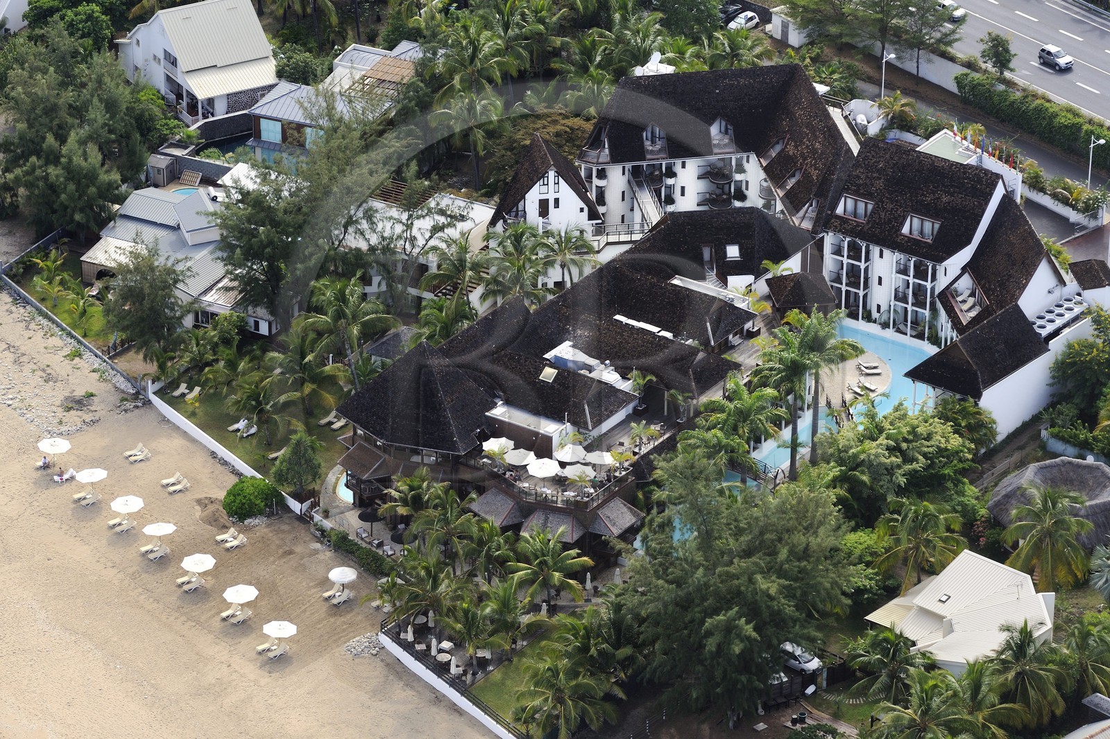 France, île de la Réunion, la Côte Ouest, commune de Saint Gilles les Bains, plage de Boucan Canot, l'hôtel de luxe Le Saint Alexis (vue aérienne)