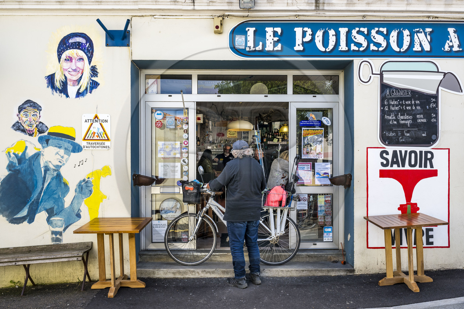 France, Vendée (85), Les-Sables-d'Olonne, quartier de La Chaume, Le Poisson à Roulettes, bar emblématique du quartier
