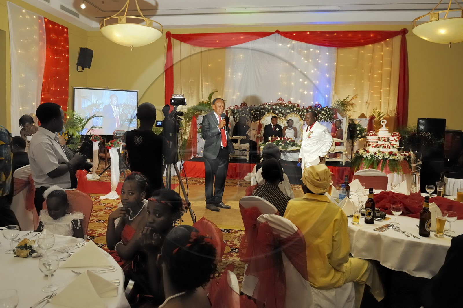 Tanzania, Dar es-Salaam, marriage of Joseph F.Mrena and Linal Bhato at the Mövenpick Hotel