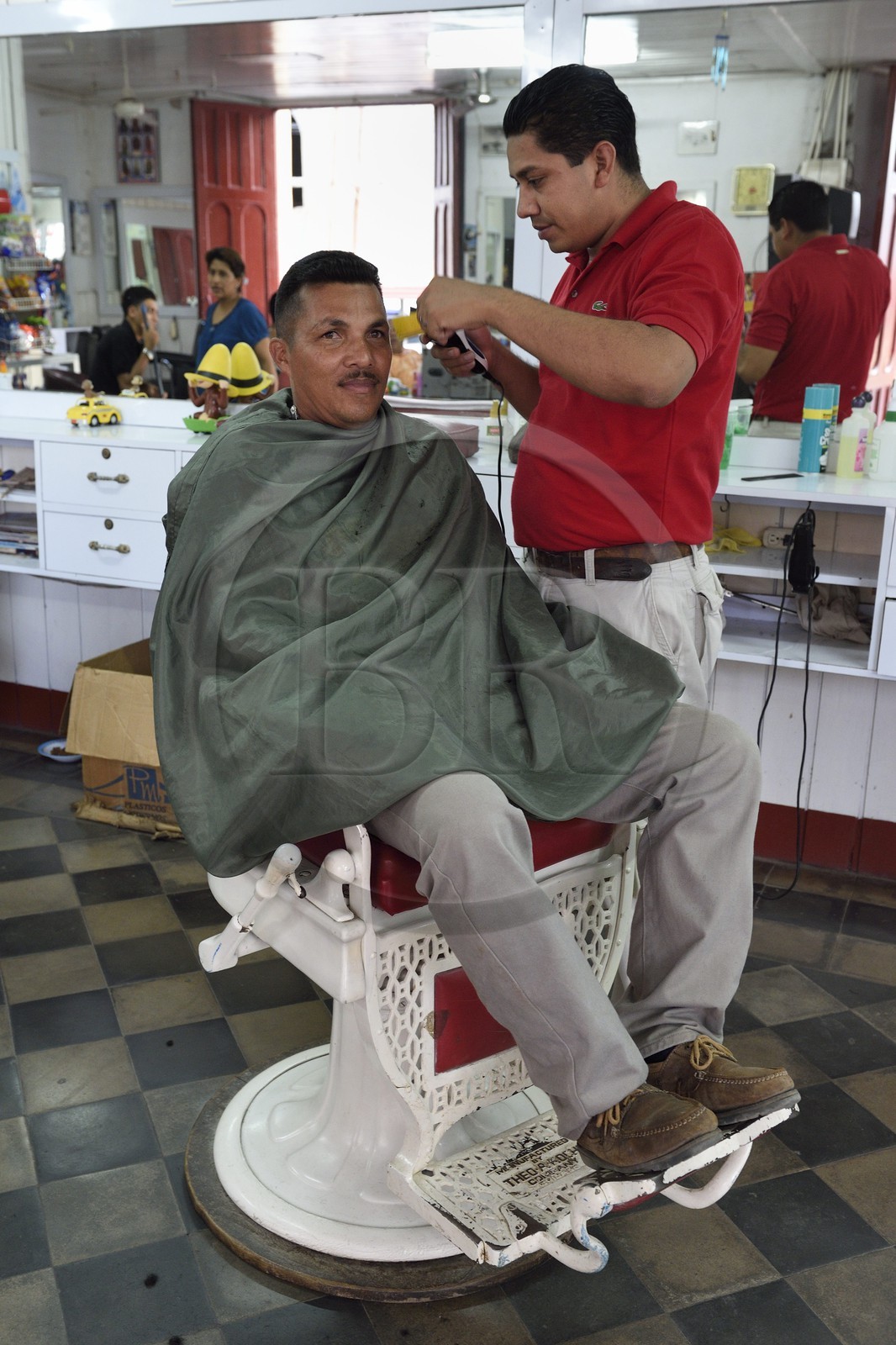 Nicaragua, Granada, salon de coiffure pour homme dans la calle Real Xalteva