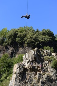 France, Ardèche (07), Parc Naturel Régional des Monts d'Ardèche, Thueyts, la haute-vallée de la rivière Ardèche, La via ferrata du Pont du diable