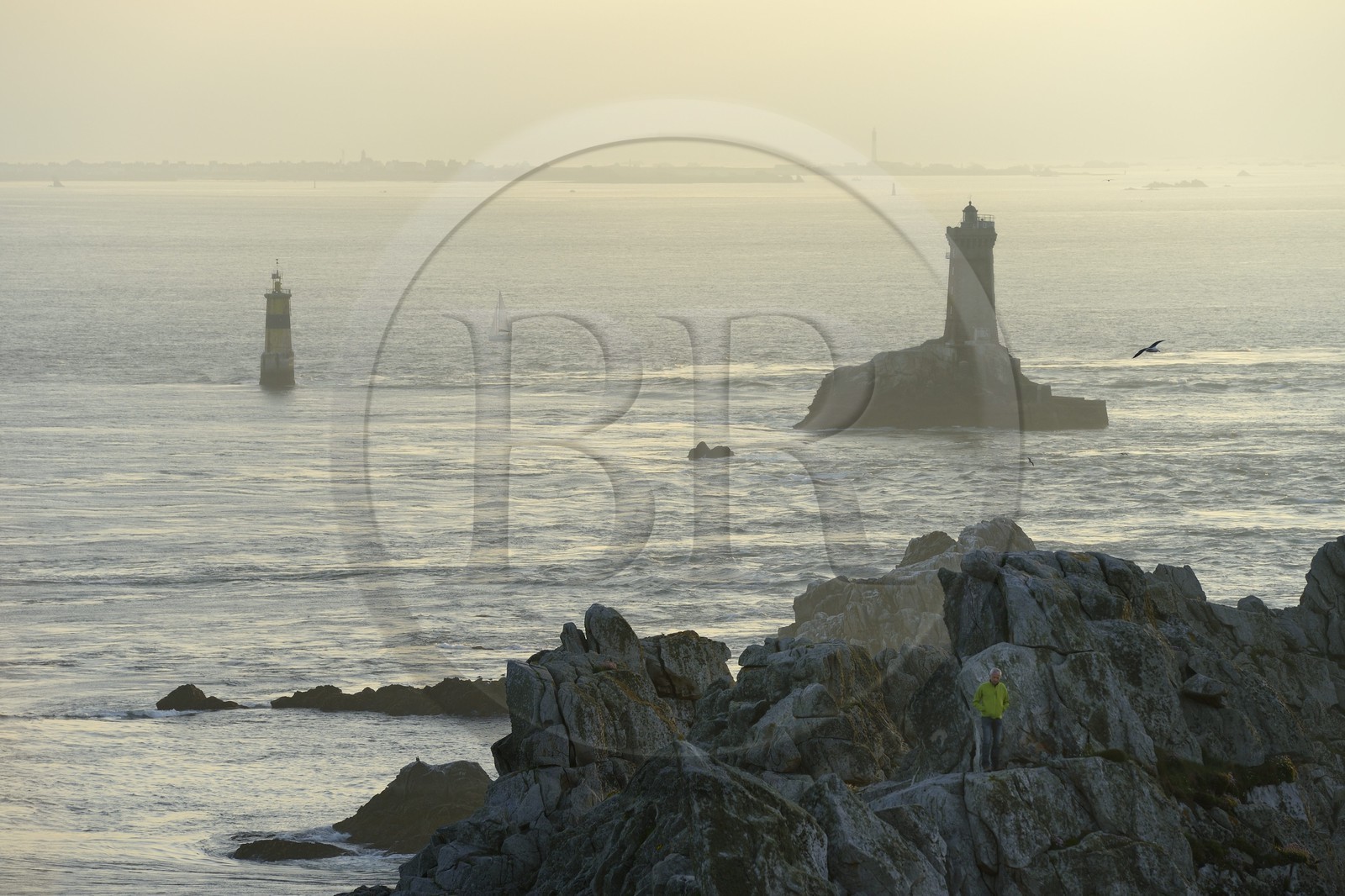 France, Finistère (29), Mer d'Iroise, Plogoff, la Pointe du Raz, phare de la Vieille