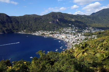 Caraïbes, île de Sainte-Lucie, baie et village de Soufrière