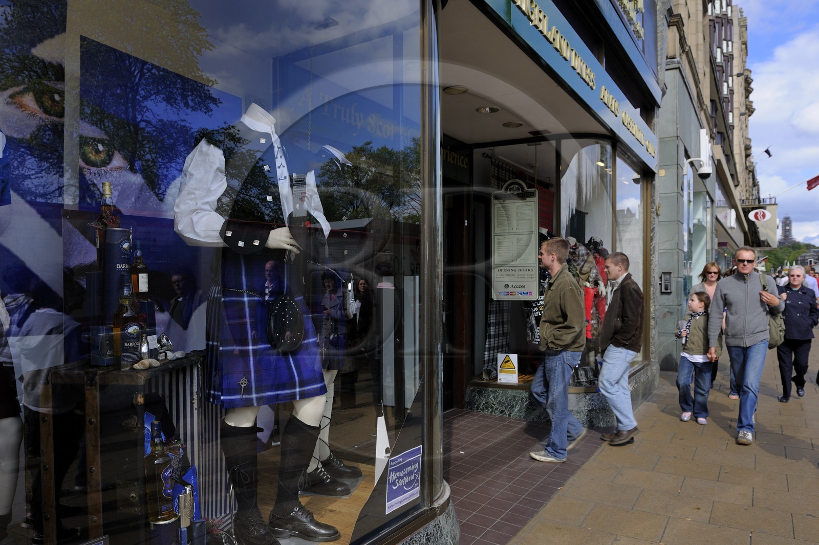 Royaume-Uni, Ecosse, Edimbourg, boutique de kilt et cachemire sur Princes street