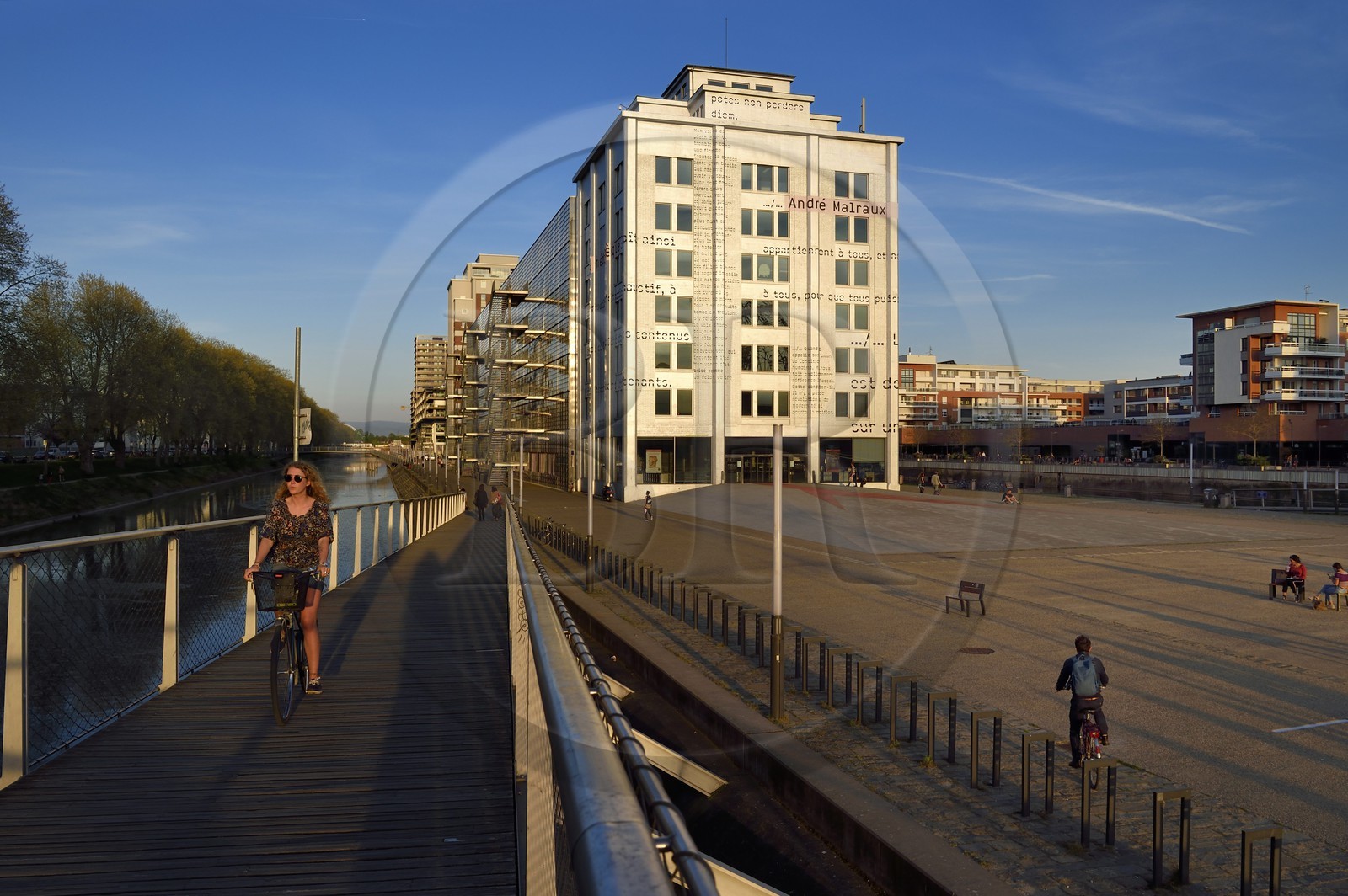 France, Bas-Rhin (67), aménagement du port du Rhin et reconversion du môle du Bassin d’Austerlitz, la médiathèque André Malraux