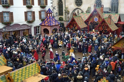 France, Haut Rhin, Strasbourg, Ribeauvillé, the medieval christmas market, medieval dances by members of La danserie des Ribeaupierre and in the background a stall offering wild boar on the spit accompanied by cervoise and wine