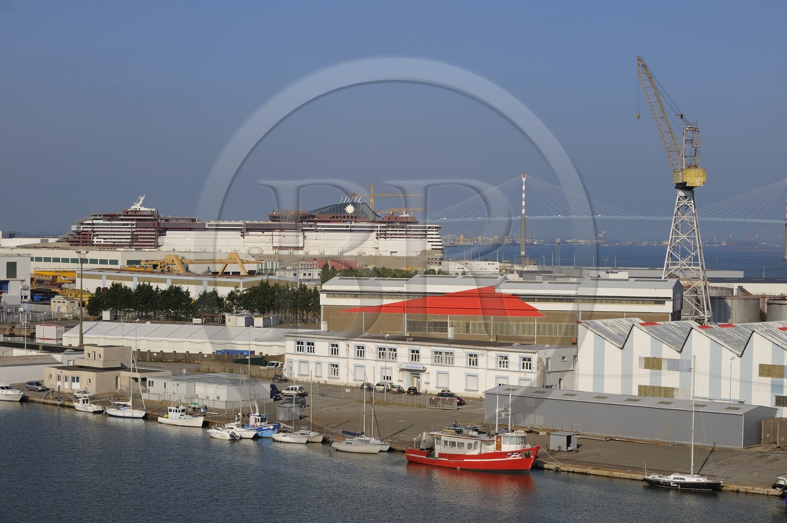 France, Loire-Atlantique (44), port de Saint-Nazaire, le bassin de Saint-Nazaire et les chantiers navals