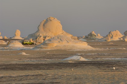 Egypt, Libyan Desert, bivouac in the White Desert North of Farafra
