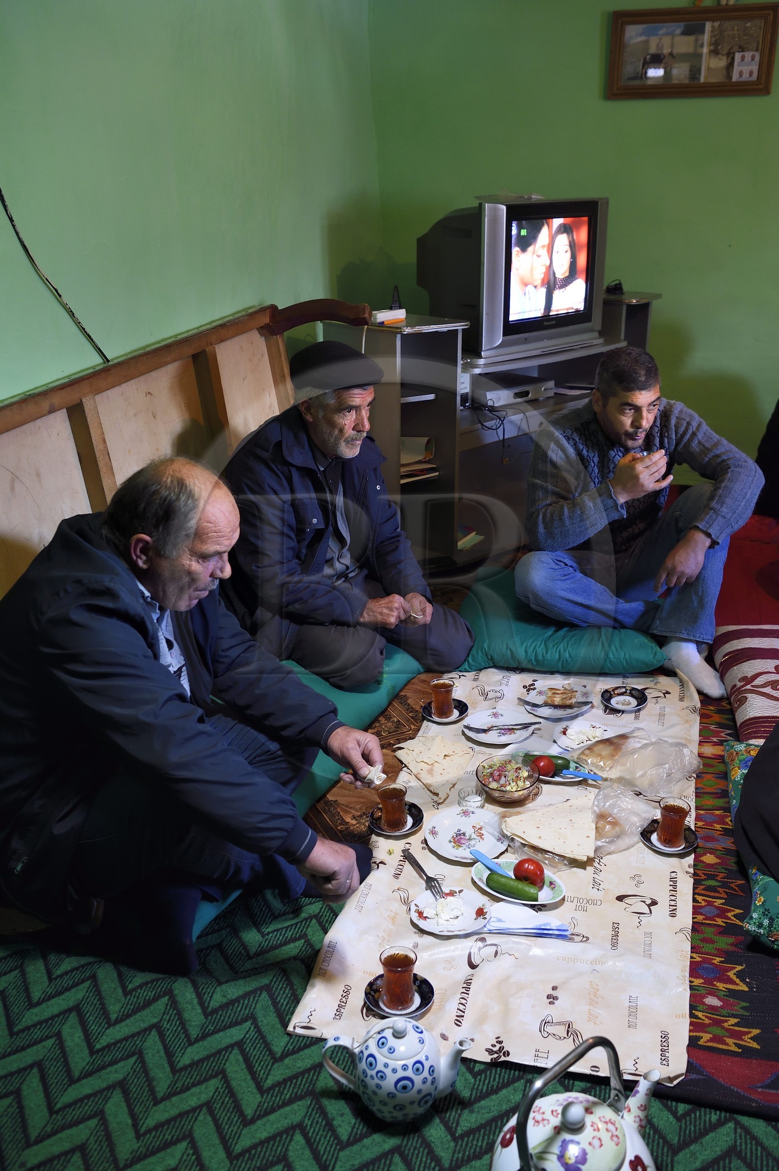 Azerbaïdjan, région de Quba (Guba), chaine de montagne du Grand Caucase, village de Khinalug (Xinaliq), déjeuner chez l'habitant