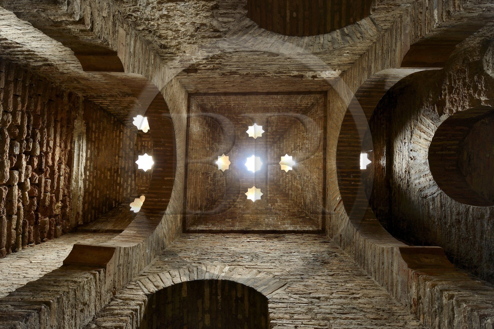Espagne, Andalousie, Grenade, bains (hammam) de la mosquée de l'Alhambra, classé Patrimoine Mondial de l'UNESCO