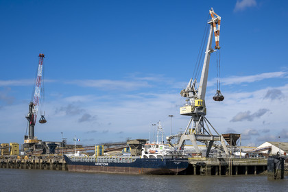France, Loire-Atlantique (44), Estuaire de la Loire, Saint-Nazaire, Grand port maritime de Nantes-Saint-Nazaire, terminal agroalimentaire et multivrac de Montoir de Bretagne