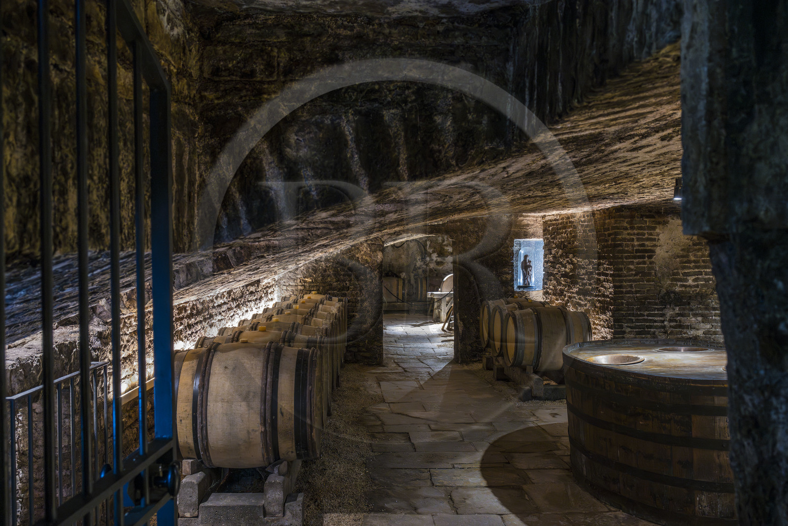 France, Côte-d'Or (21), les climats de Bourgogne classés Patrimoine Mondial de l'UNESCO, Beaune, Maison Champy, plus ancienne maison de négoce de vins de Bourgogne fondée en 1720,  élevage en pièces de tonneau de ses vins dans ses caves