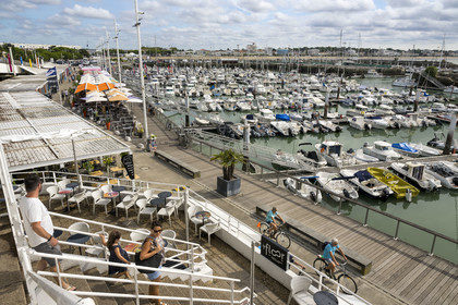 France, Charente-Maritime (17), Royan, les Voutes du Port au dessus du port de plaisance