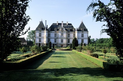 France, Saône-et-Loire (71), Mâconnais, château de Cormatin entouré par son parc