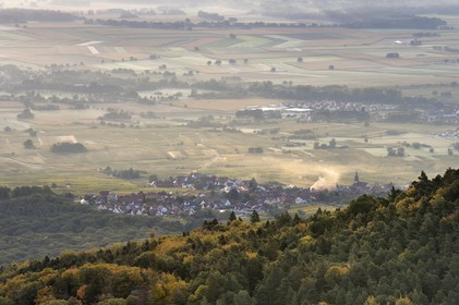 France, Bas-Rhin (67), Mont Saint-Odile, le village de Saint-Nabor au pied des Vosges
