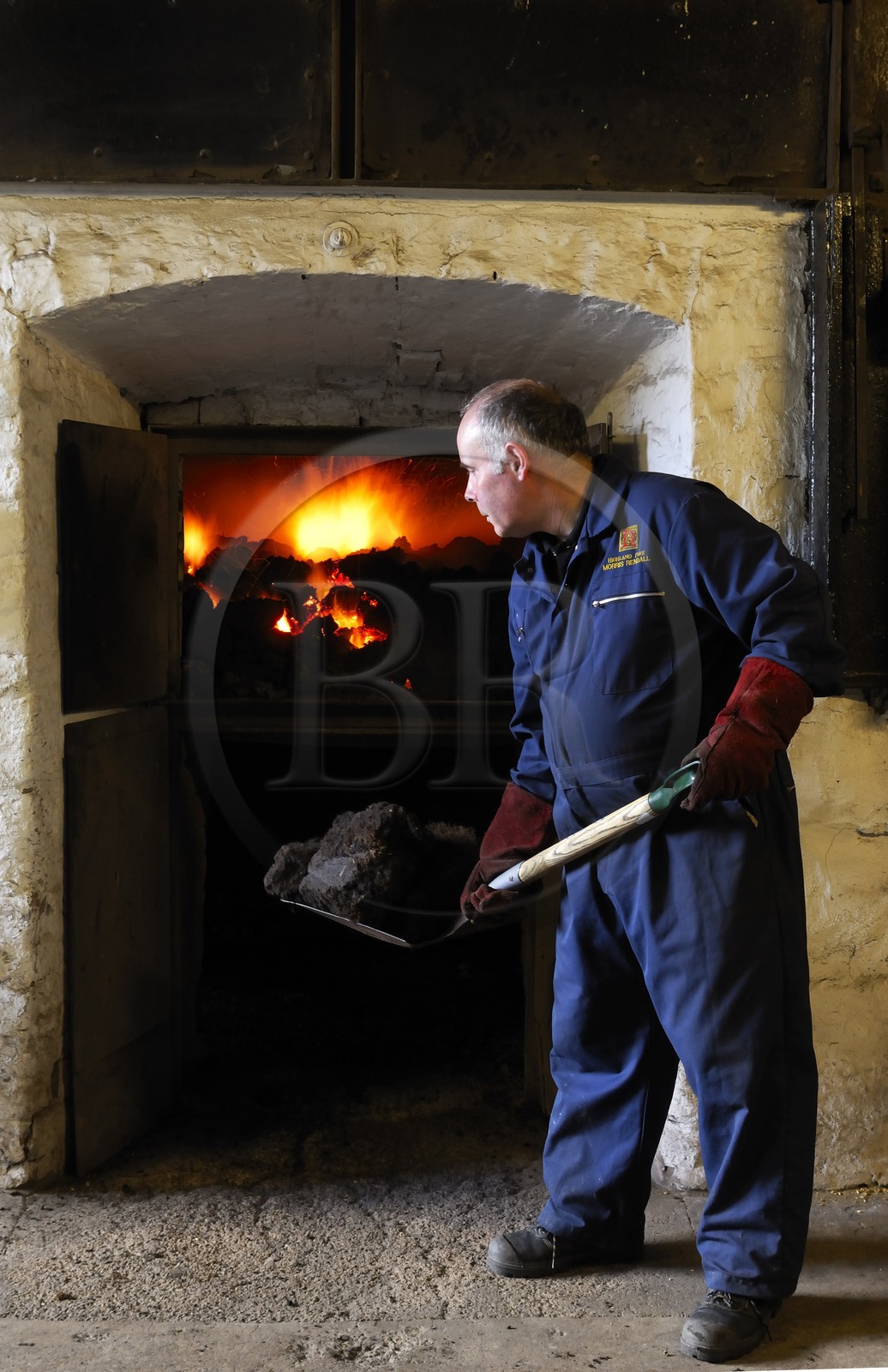 Royaume-Uni, Ecosse, Iles Orcades, Kirkwall, distillerie de whisky Highland Park, feu de tourbe