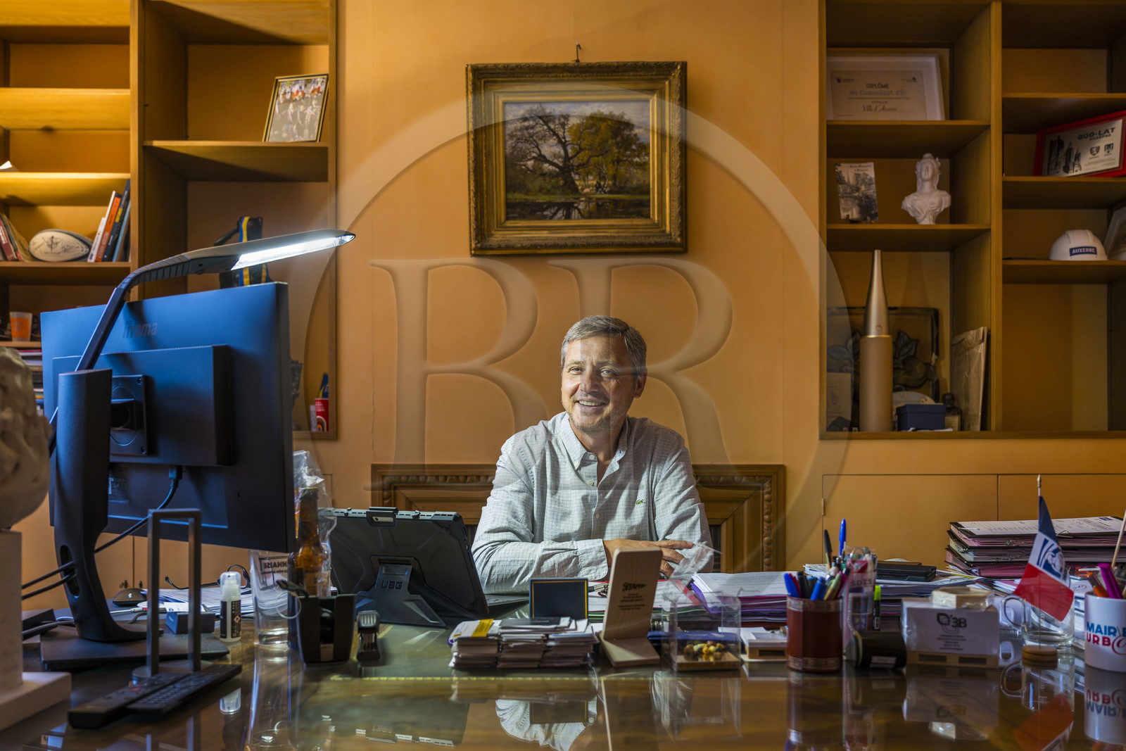 France, Yonne (89), Auxerre, le maire de la ville Crescent Marault dans son bureau
