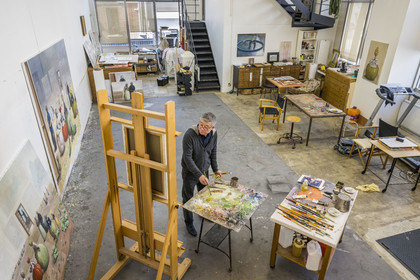 France, l'artiste peintre de Xiao Fan Ru dans son atelier aux Lilas près de Paris