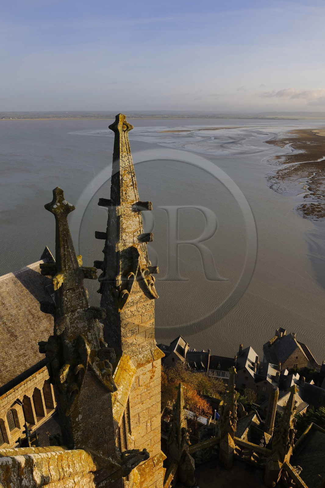 France, Manche (50), l'abbaye du Mont-Saint-Michel, classé Patrimoine Mondial de l'UNESCO, l'église et la baie
