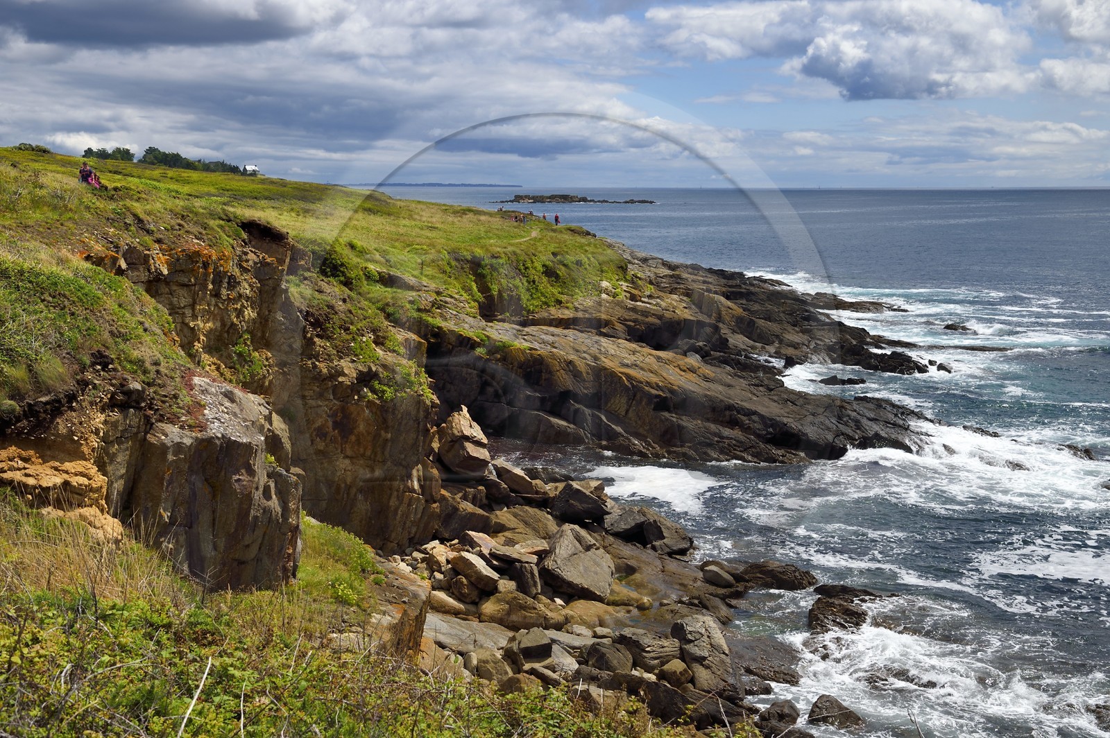France, Finistere (29), Moelan sur Mer, the coast between Kerfany les Pins and the beach of Trenez along the GR 34 hiking trail or sentier des douaniers (customs trail)
