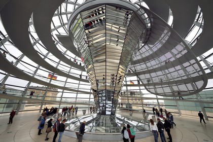 Allemagne, Berlin, Reichstag, dome en verre du Bundestag (parlement allemand depuis 1999) de l'architecte Sir Norman Foster