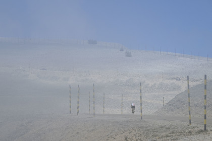 France, Vaucluse (84), Parc Naturel Régional du Mont Ventoux, Bedoin, ascension à vélo du Mont Ventoux par la route D974 sur le versant sud vers le sommet