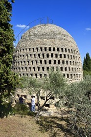 France, Var (83), Trans-en-Provence dans la région de Draguignan, ouvrage unique au monde, le puits aérien de récupération automatique par condensation de l'humidité atmosphérique de l'ingénieur Achile Knapen