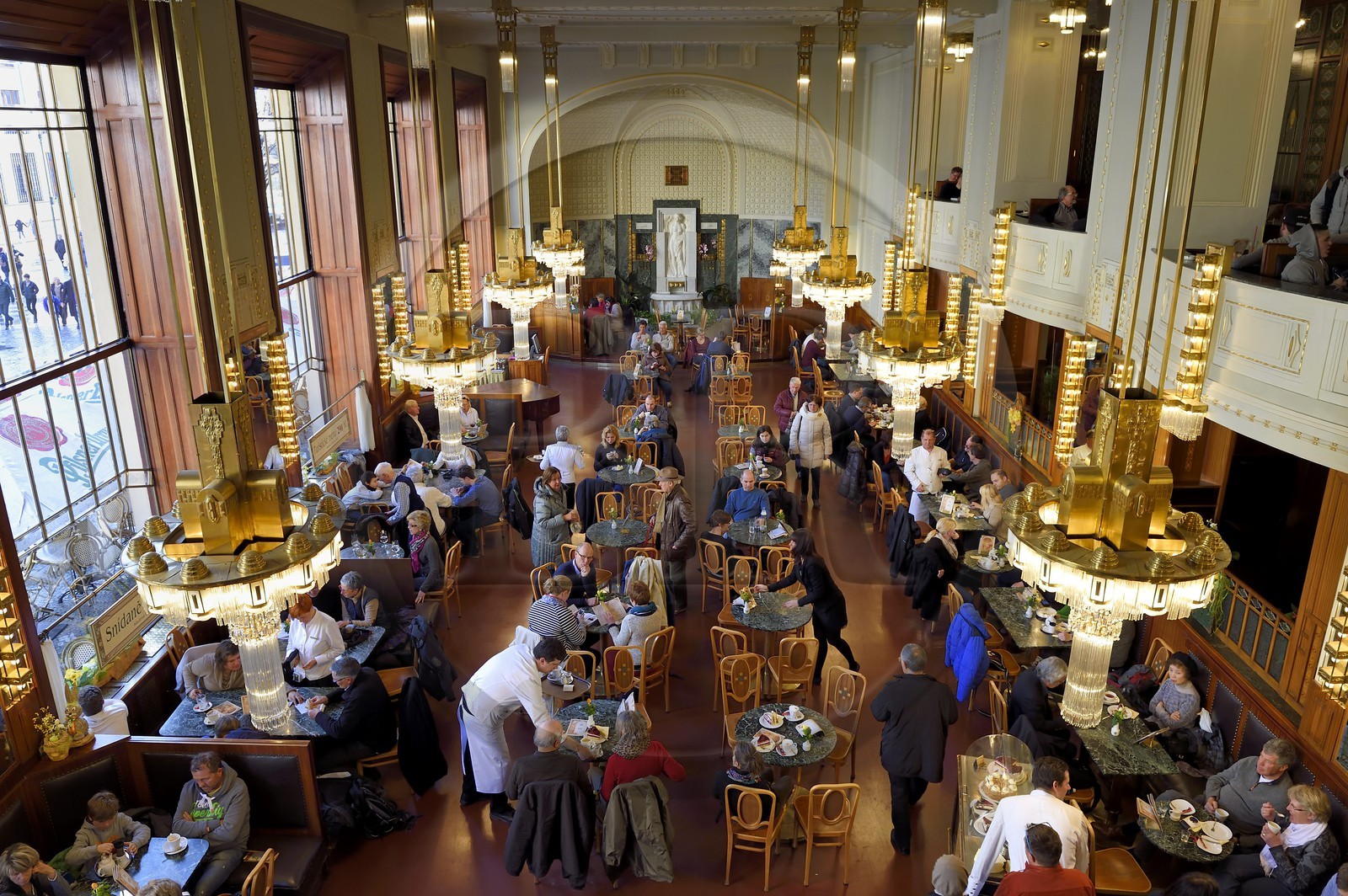 République Tchèque, Prague, centre historique classé Patrimoine Mondial de l' UNESCO, quartier de Stare Mesto, le café de la Maison Municipale (Obecni Dum), le café