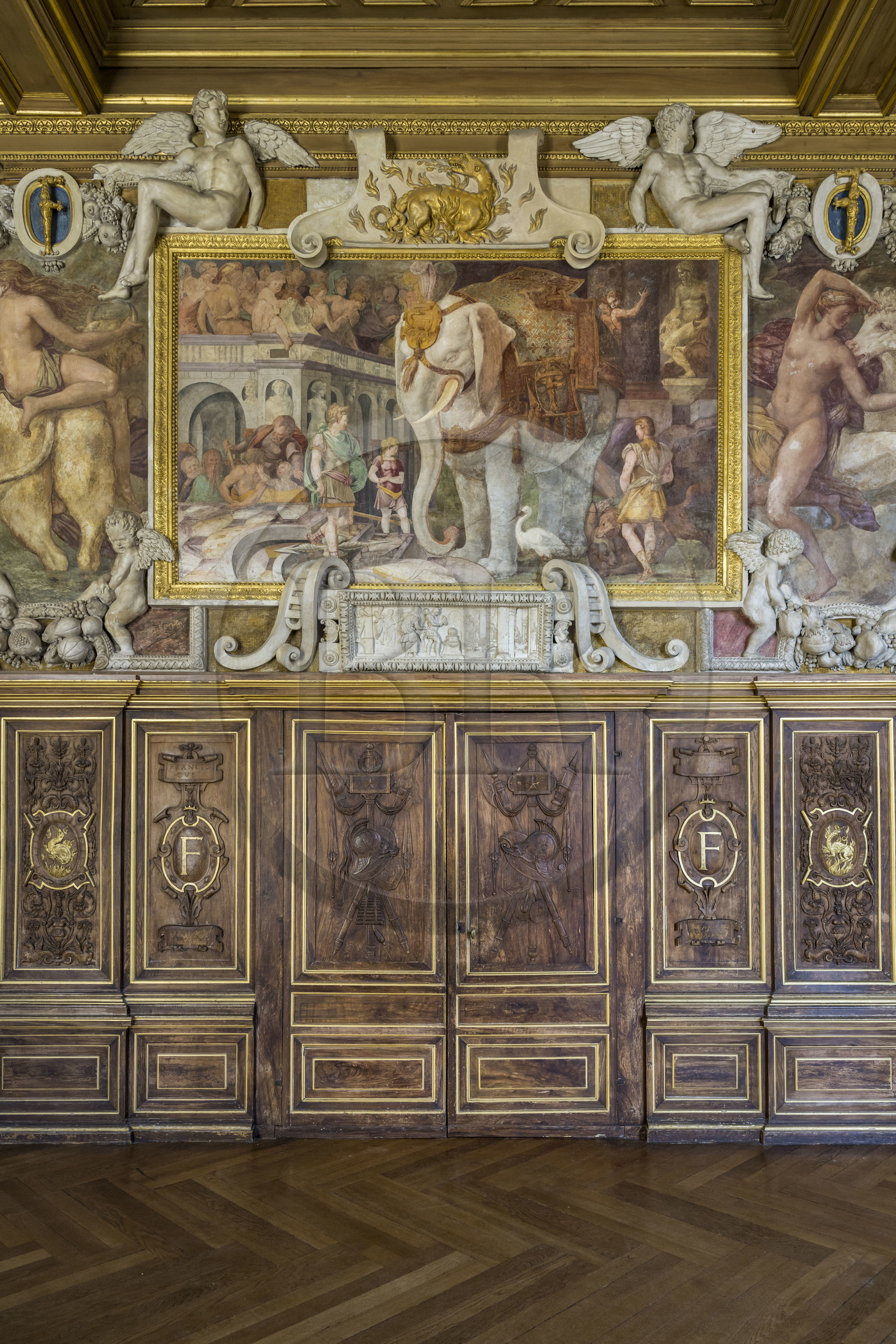 France, Seine-et-Marne (77), Fontainebleau, chateau de Fontainebleau, classé Patrimoine Mondial par l'UNESCO, la Galerie François 1er construite entre 1528 et 1530, L'Eléphant au caparaçon, fresque de l'artiste Rosso Fiorentino vers 1536
