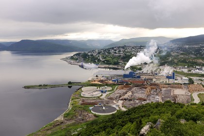 Canada, province de Terre-Neuve et Labrador, Ile de Terre-Neuve, ville de Corner Brook et l'usine de Corner Brook Pulp and Paper