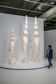 France, Paris (75), quartier des Halles, le Centre Pompidou aussi apellé Beaubourg, Musée National d'Art Moderne (MNAM), exposition retrospective Brancusi, Grand Coq I, 1924, Grand Coq II, 1930 et Grand Coq III, 1930-34, platre