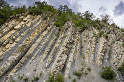 France, Drôme (26), parc naturel régional des Baronnies provençales, La Charce, le site géologique du Serre de l'Ane, couches géologiques calcaires-marnes de 132 millions d’années, chaque double strate calcaire marne représente 20000 ans