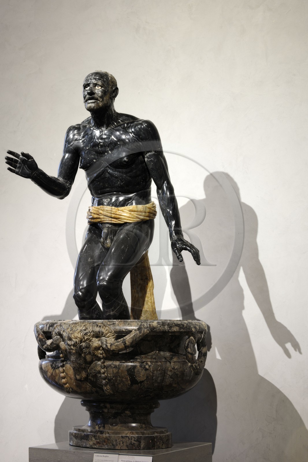 France, Paris (75), Musée du Louvre, salle du Manège présentant des oeuvres antiques, collection Borghèse, le Vieux Sénèque pêcheur mourrant du 2ème siècle après JC