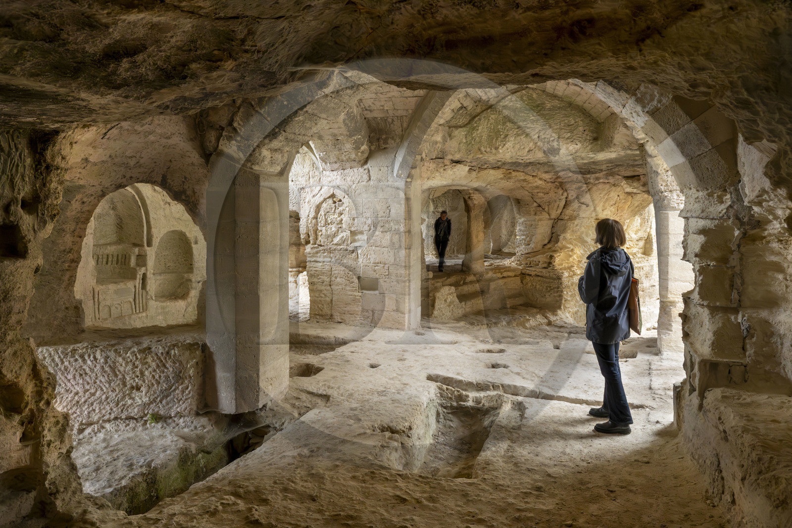 France, Gard (30), Beaucaire, abbaye troglodytique de Saint-Roman, emplacement du reliquaire (cavité au centre de la photo) dans l'ancien choeur de la chapelle souterraine