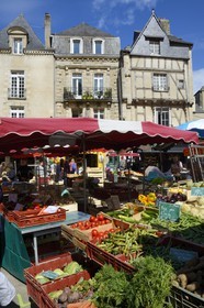 France, Morbihan (56), Golfe du Morbihan, Vannes, jour de marché sur la place du Poid Public