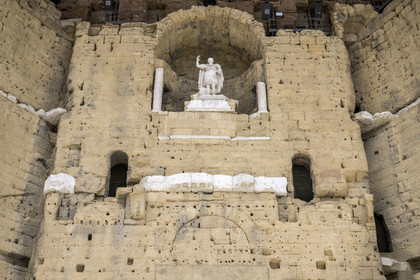 France, Vaucluse (84), Orange, le théatre antique classé Patrimoine Mondial de l'UNESCO, construit sous le règne d'Auguste au Ier siècle, la niche du mur de scène abrite une statue colossale dite de l'empereur Auguste de 3,50 m de haut dont la tête n'est pas d'origine