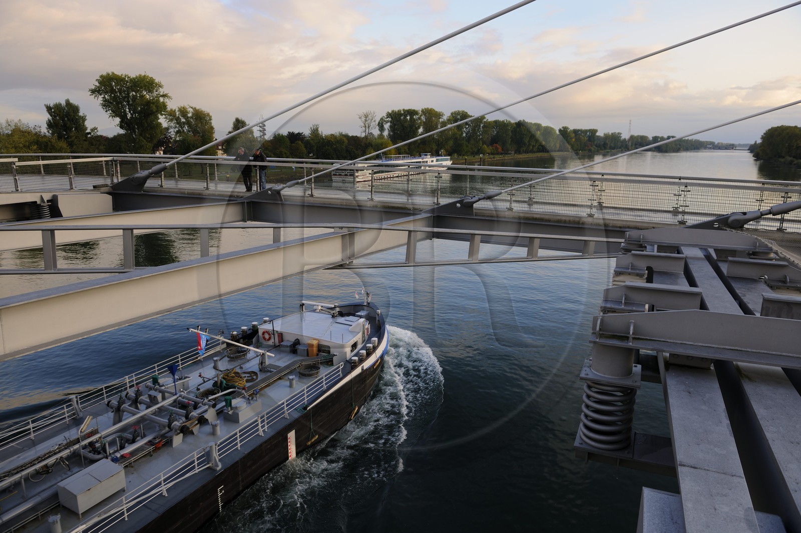 France, Bas-Rhin (67), Strasbourg, la Passerelle Mimram sur le Rhin