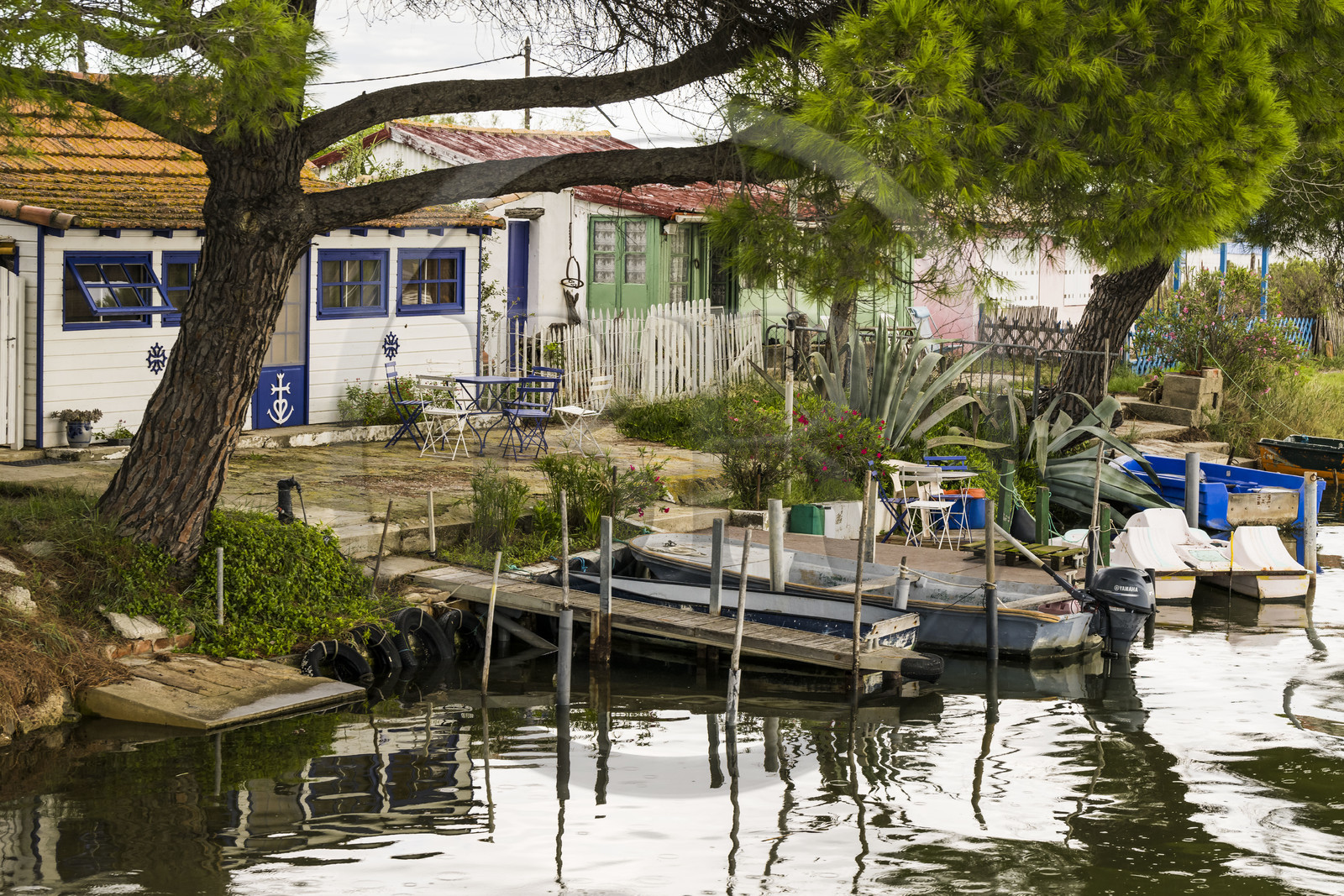 France, Hérault (34), La Grande-Motte, lieu dit des Cabanes du Roc, anciennes cabanes de pécheurs en bordure du canal du Rhône à Sète