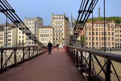 France, Rhône (69), Lyon, site historique classé Patrimoine Mondial de l'UNESCO, quai Bondy et la passerelle Saint Vincent sur la Saône
