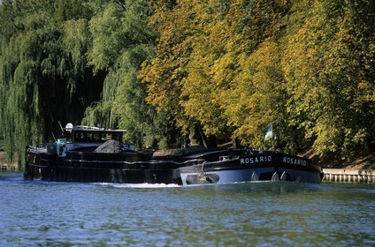 France, Val-de-Marne (94), Nogent-sur-Marne, une péniche sur la Marne