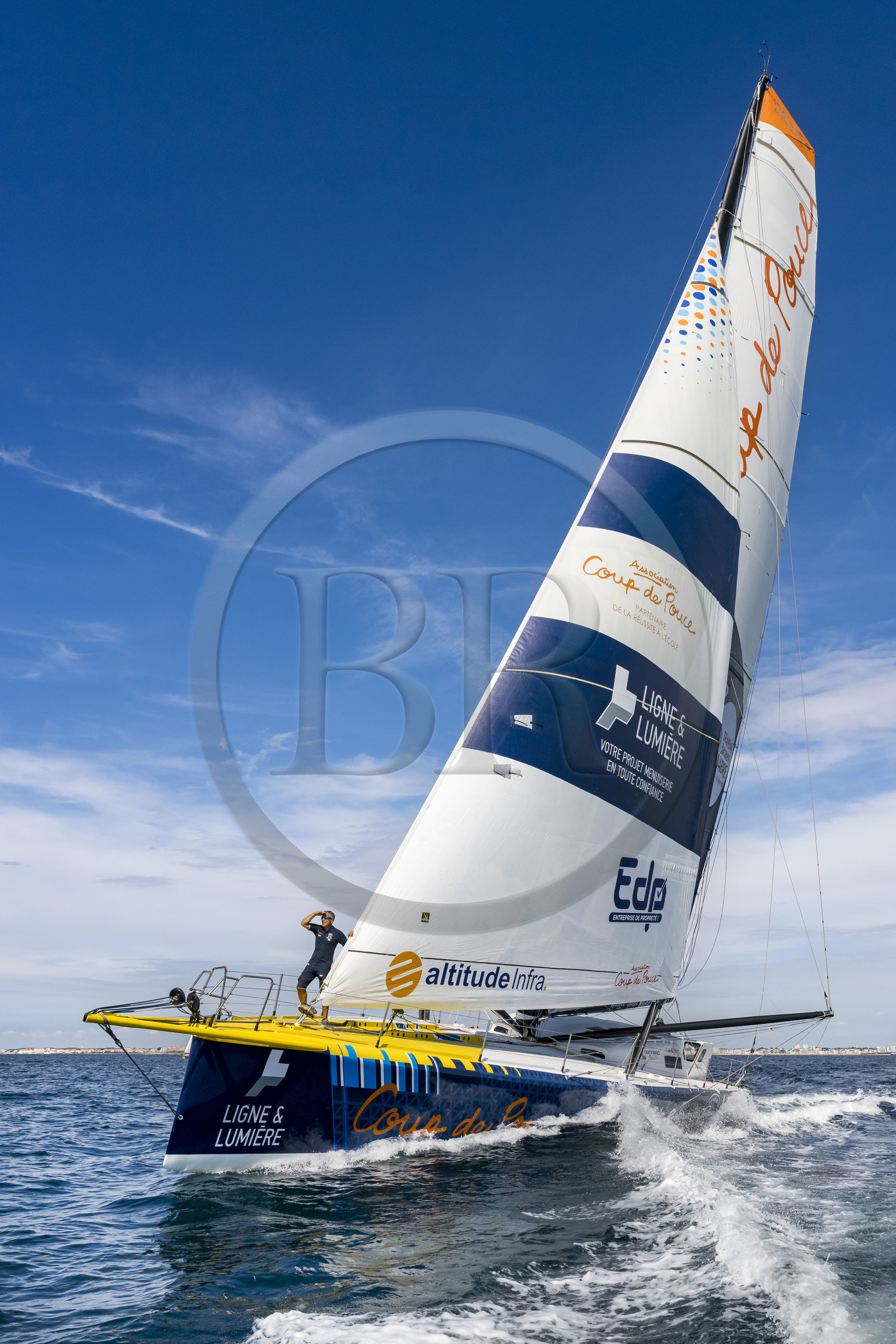 France, Vendée (85), Les-Sables-d'Olonne, le skipper Manuel Cousin en entrainement sur son voilier monocoque de 60 pieds IMOCA Coup de Pouce