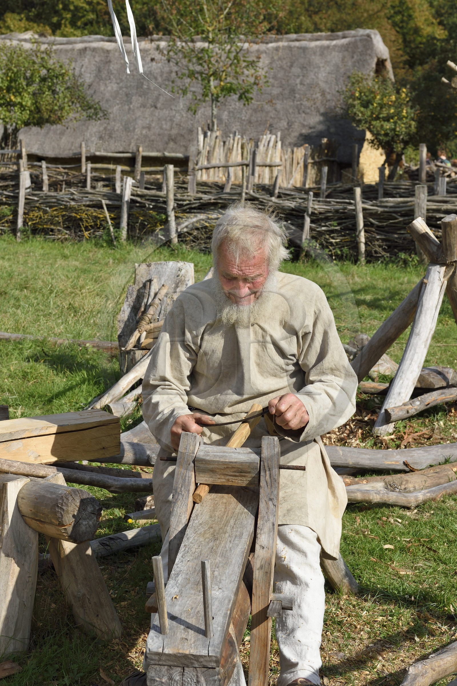 France, Calvados (14), Hérouville-Saint-Clair, Domaine de Beauregard, le parc historique Ornavik, reconstitution d'un village carolingien avec ses artisans et fermiers, menuisiers et charpentiers