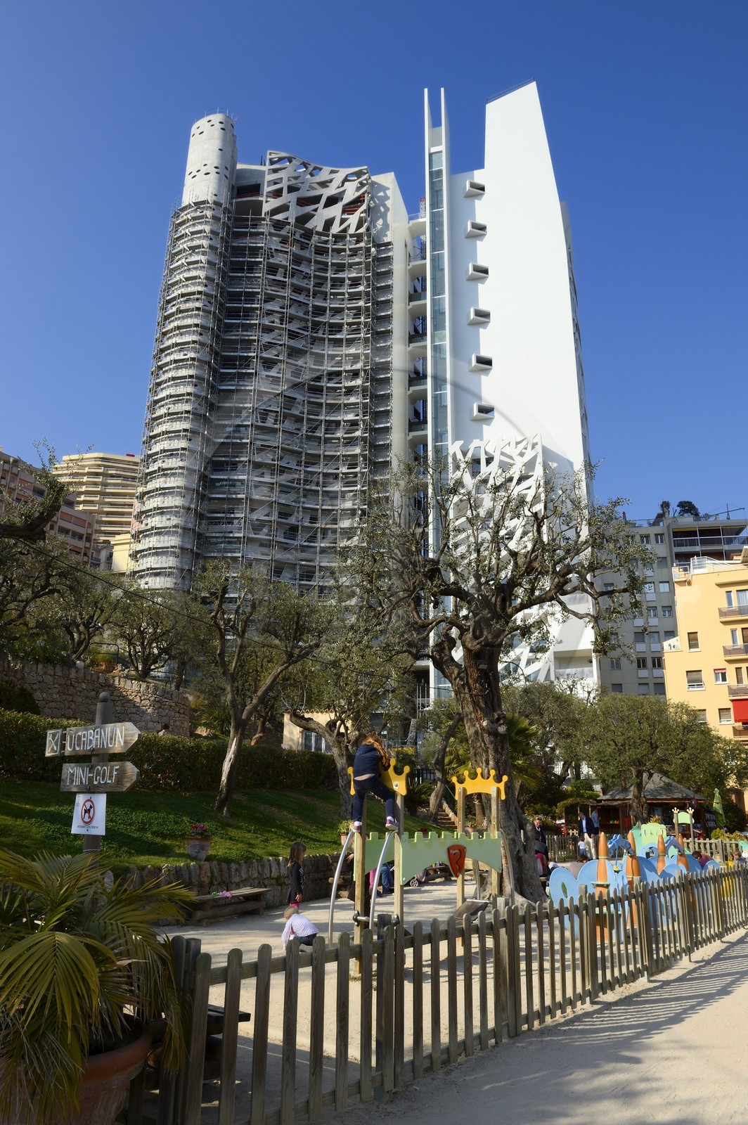 Principality of Monaco, Monaco, Princesse Antoinette park and the Simona building, currently under construction, designed by architect Jean-Pierre Lott