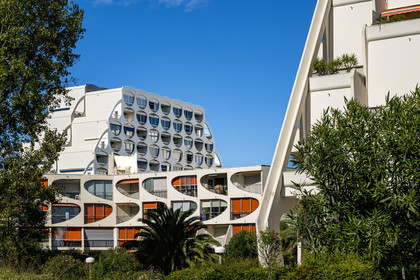 France, Hérault (34), La Grande-Motte, labellisé patrimoine du XXème siècle, Résidence Eden (arrière du batiment) de l'architecte Jean Balladur
