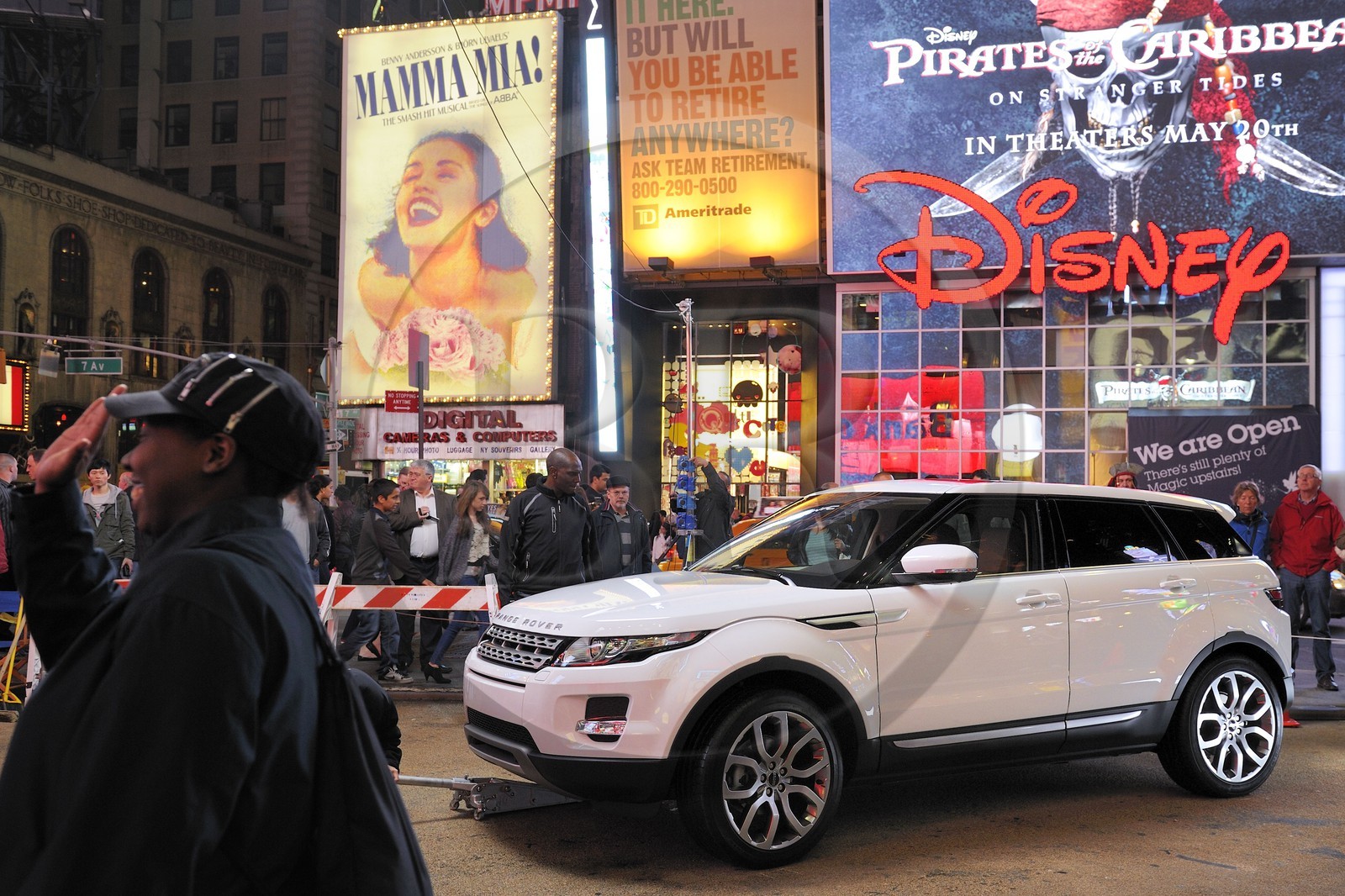Etats-Unis, New York, Manhattan, la nouvelle Range Rover en scéance de shooting au Theater district sur Broadway et Times Square  -  - United States, New York, Manhattan, the new Range Rover photo shoot at the Theater District on Broadway and Times Square