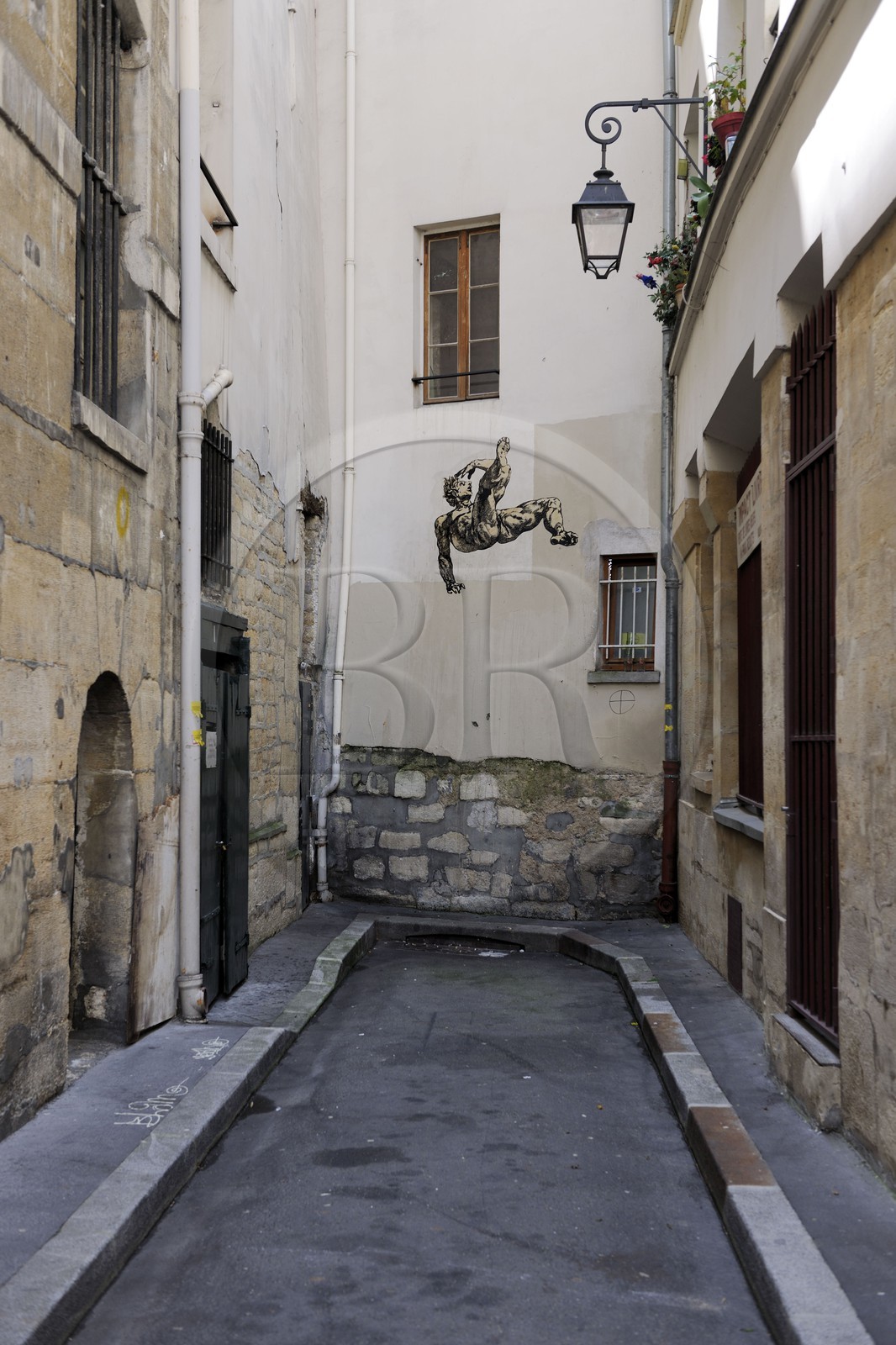 France, Paris (75), l’enceinte de Philippe Auguste cloture l'impasse de Nevers