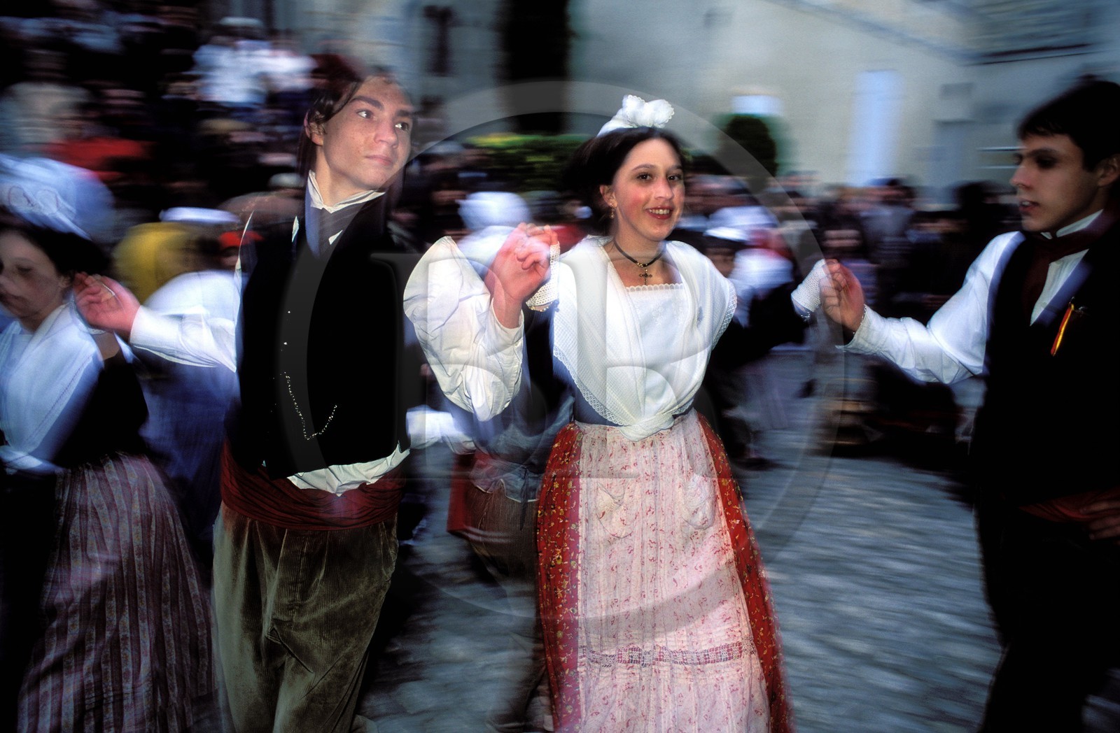 France, Bouches-du-Rhône (13), Les Baux-de-Provence, labellisé Les Plus Beaux Villages de France, fêtes de Noël, danses traditionnelles, aubade